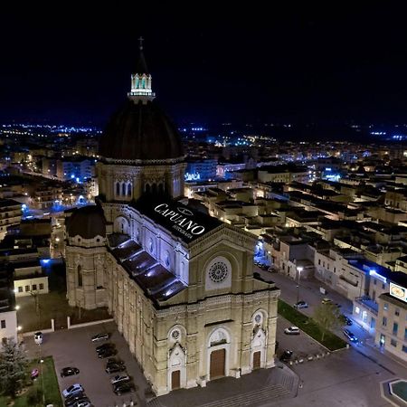 B&B Piazza Duomo Cerignola Bagian luar foto